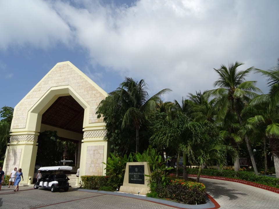 Der Haupteingang Bahia Principe Luxury Akumal