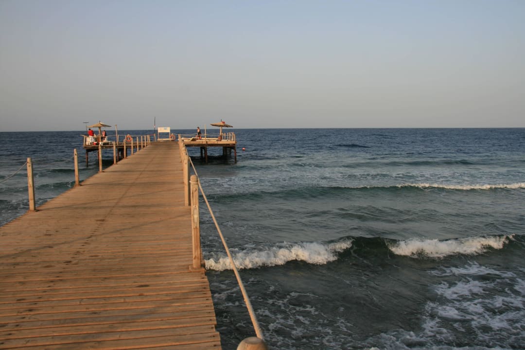 Der 800 Meter lange Steg Casa Mare Resort