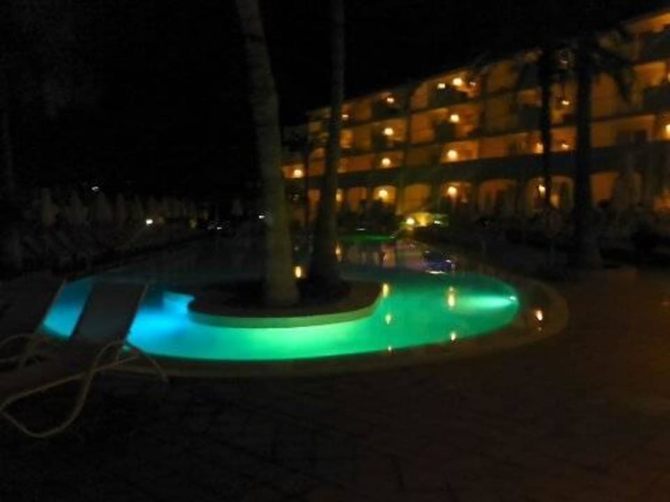 Pool am Abend Sunprime Atlantic View