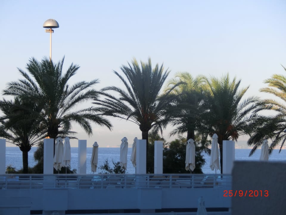 Meerblick leider eingeschränkt. Iberostar Waves Bahia de Palma