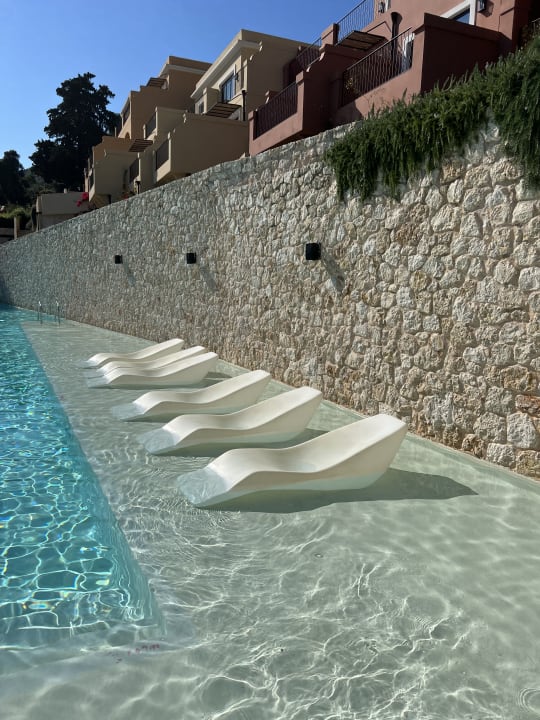 Pool Nido, Mar-Bella Collection