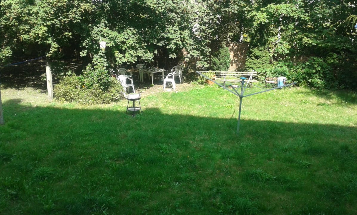 Verwahrloster Garten Apartment Leipzig