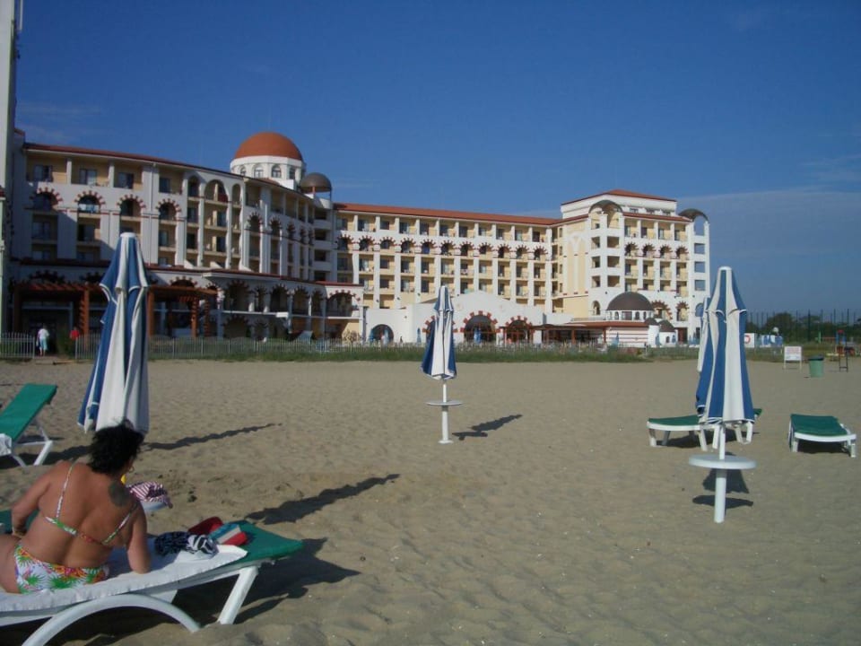 Der Strand und das Hotel Alua Helios Bay