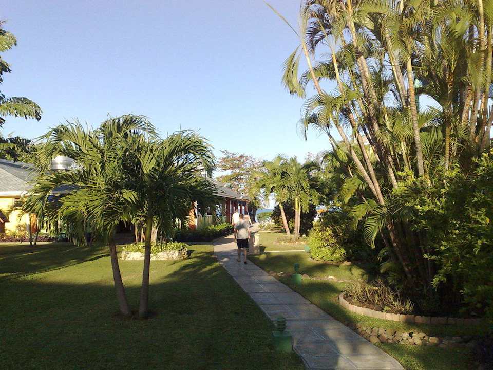 Weg zum Strand Hotel Grand Pineapple Beach Negril