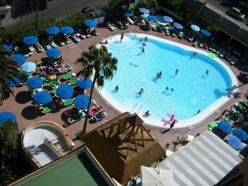 Ausblick vom Balkon auf den Pool allsun Hotel Lucana