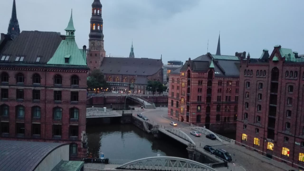 Blick direkt aus dem Zimmer AMERON Hamburg Hotel Speicherstadt