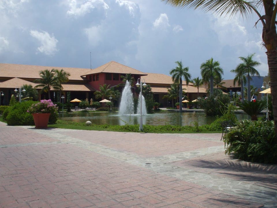 Vor der Lobby Ocean Blue & Sand