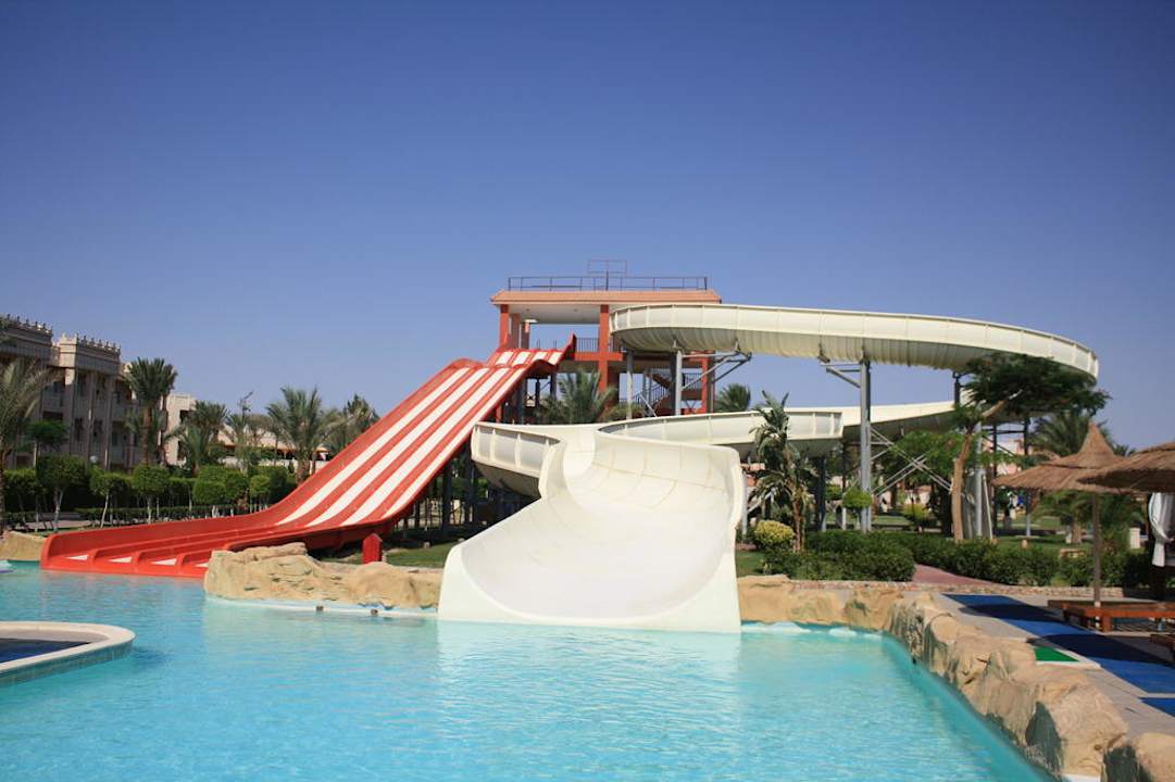 Rutschen in der Poolanlage Beach Albatros Resort