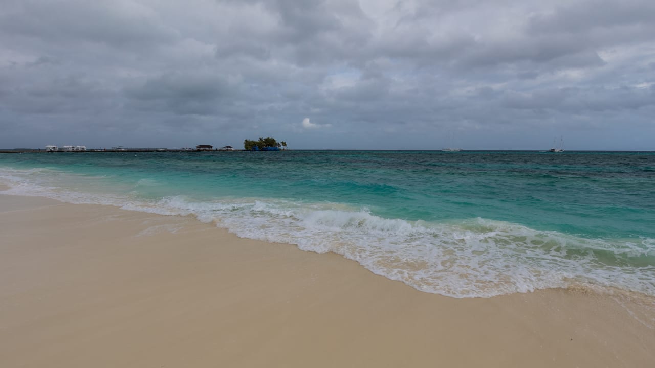 Strand Kuredu Island Resort & Spa
