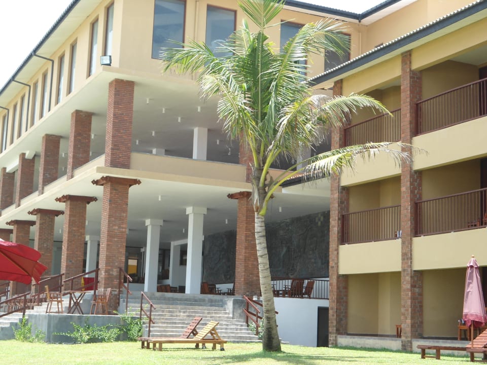 Oben Restaurant unten Lobbybar The Long Beach Resort