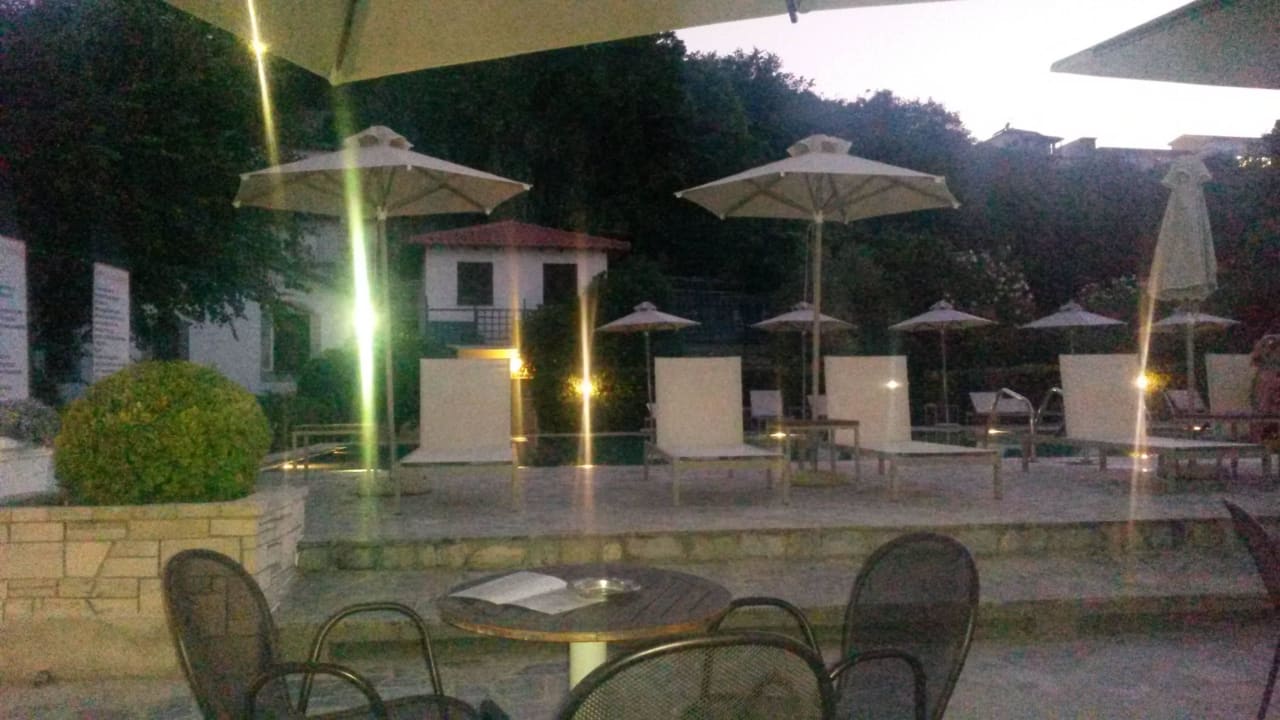 Abends an der Hotelbar Ammon Zeus Luxury Beach Hotel