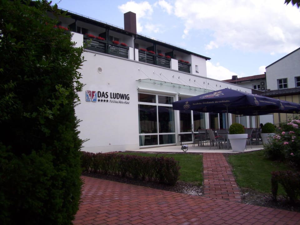 Terrasse vor dem Wintergarten Hotel Das Ludwig