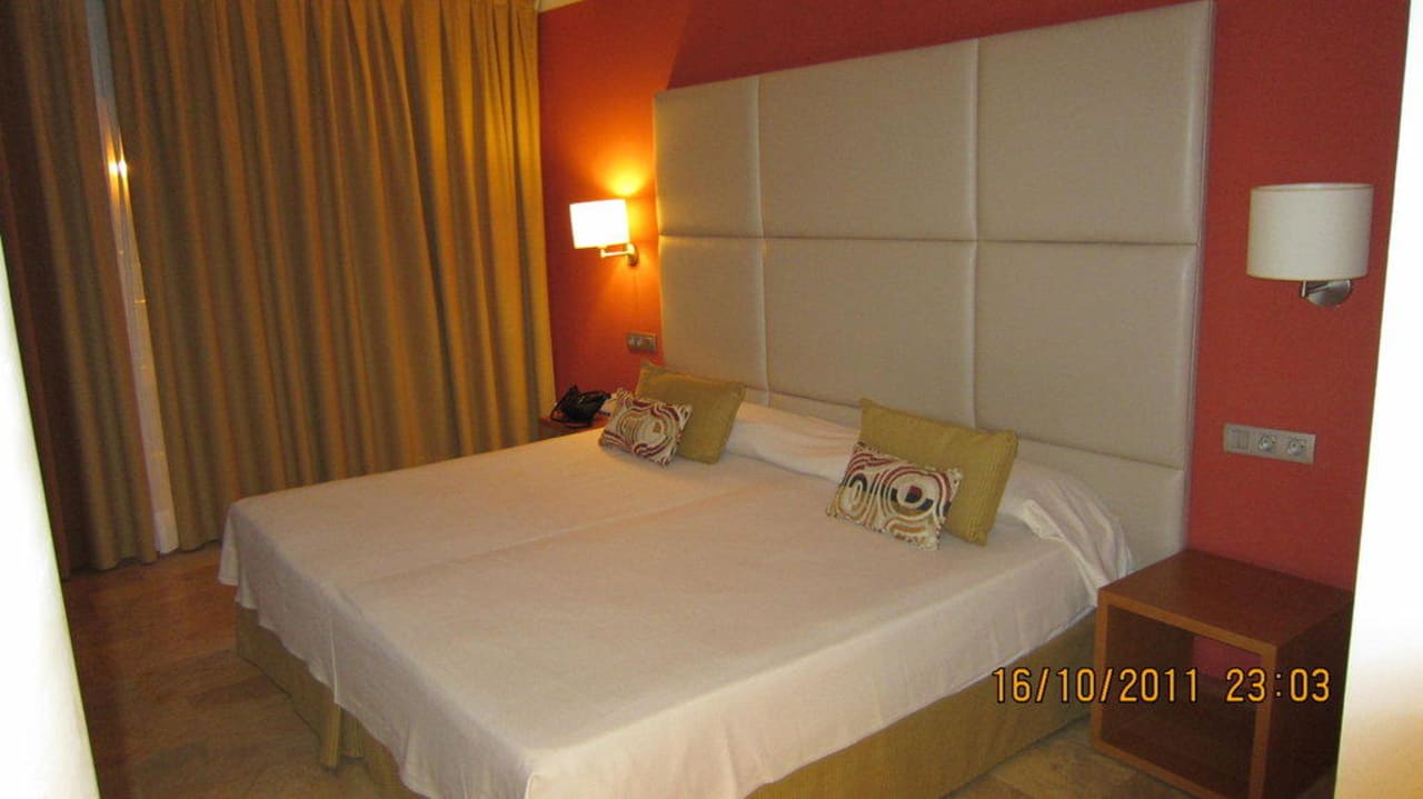 Doppelbett Hotel Port Ciutadella