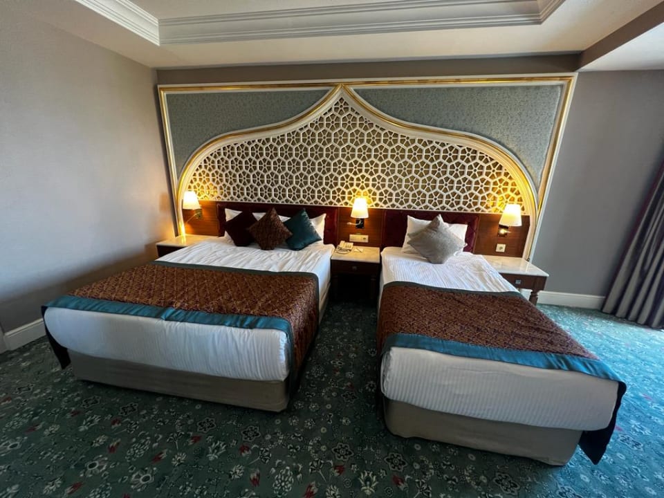 Zimmer Royal Taj Mahal Hotel