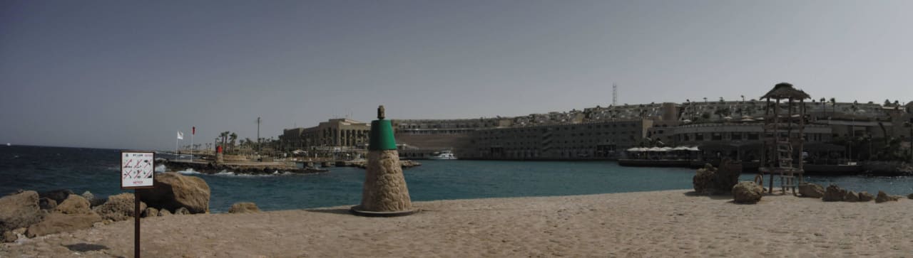 180 Grad Blick vom Strand aus Pickalbatros Citadel Resort