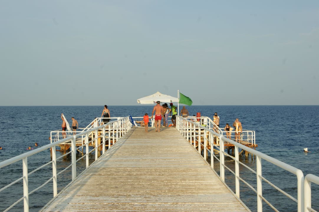 Пирс отеля Serenity Alpha Beach