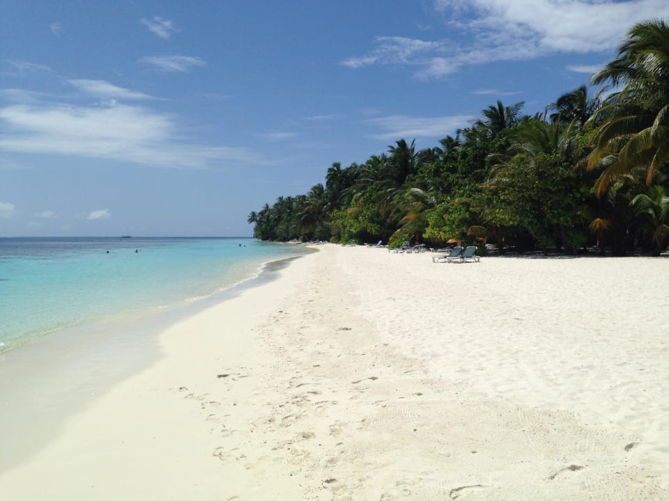 Strand im Bereich der Jacuzzi Beach Villen Vilamendhoo Island Resort & Spa