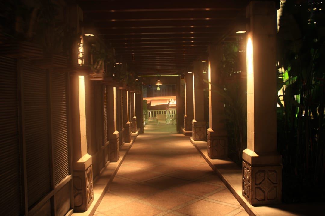 Beleuchteter Gang Hotel The Peninsula Bangkok