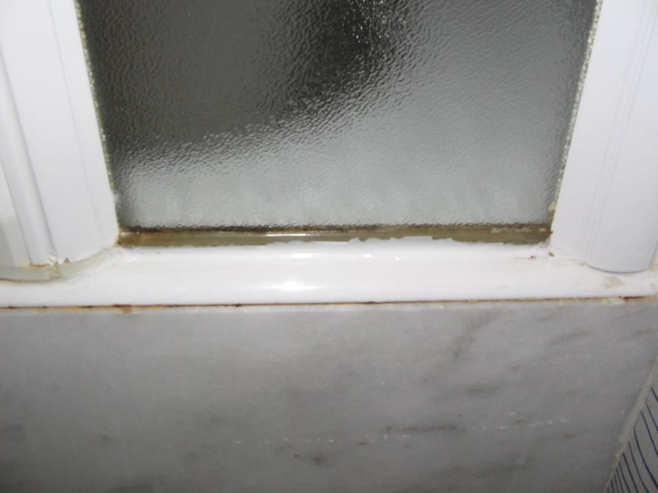 so sieht das Silikon im Bad aus SBH Hotel Costa Calma Palace