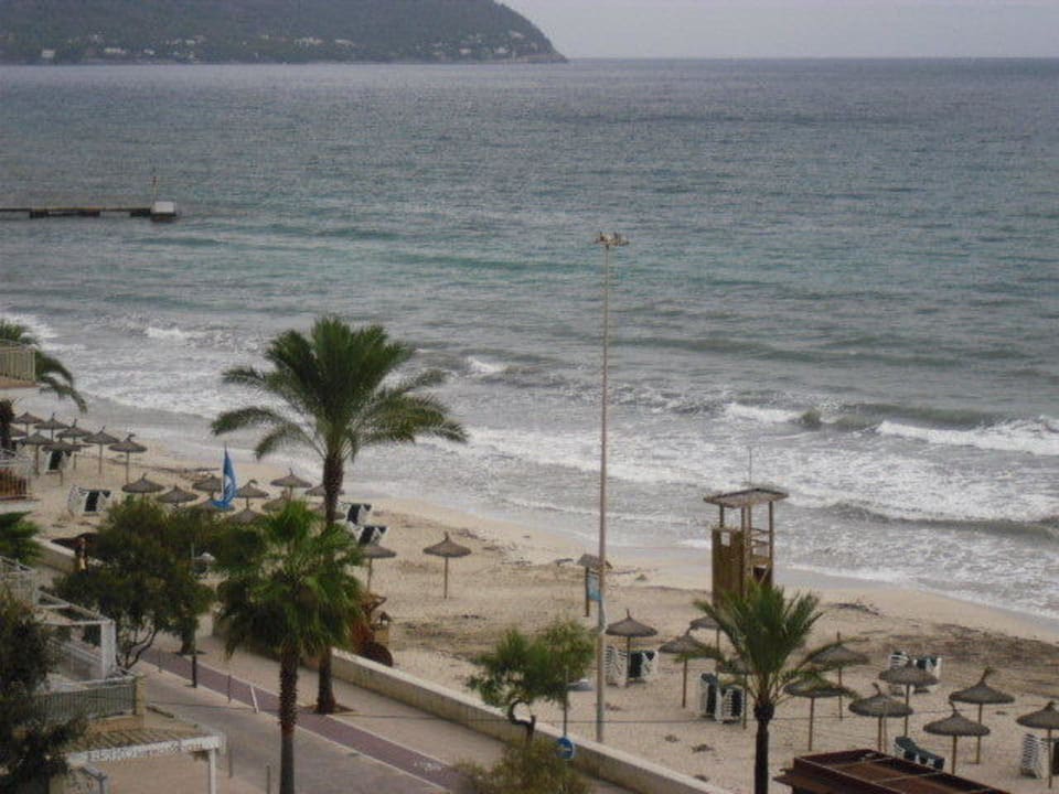 Direkt vom Balkon  R2 Cala Millor Beach Apartment