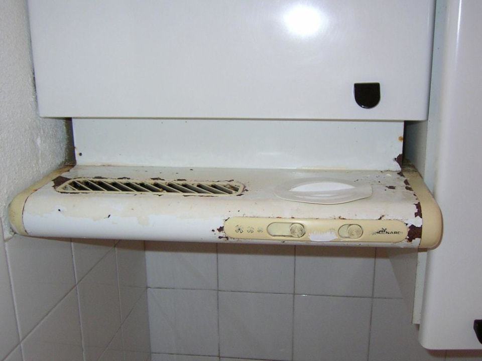 Verrostete Abzugshaube Résidence Marina Bianca