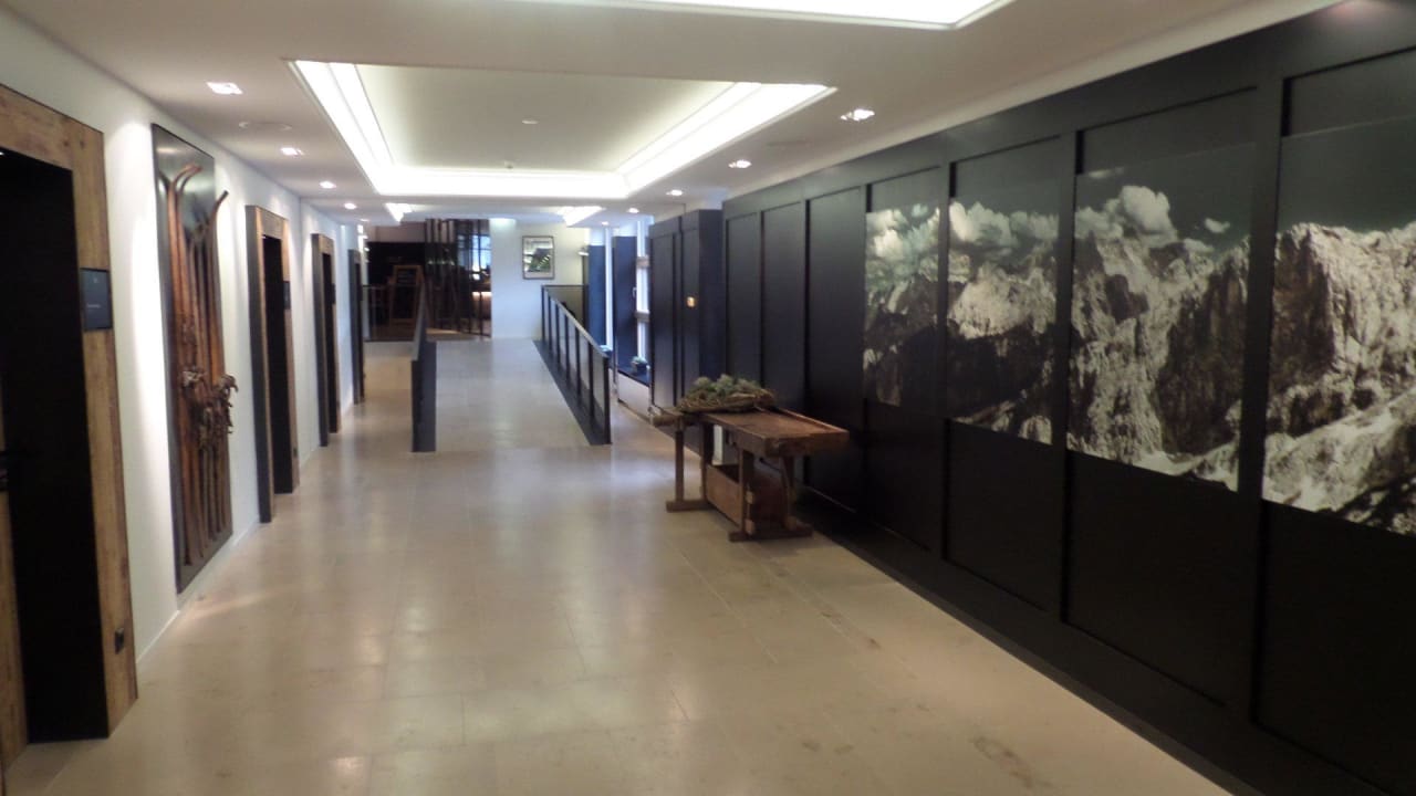 Gang zum Restaurant Hotel Am Badersee