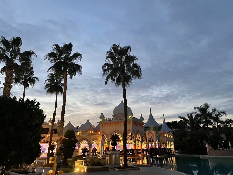 Pool Kamelya Aishen Club