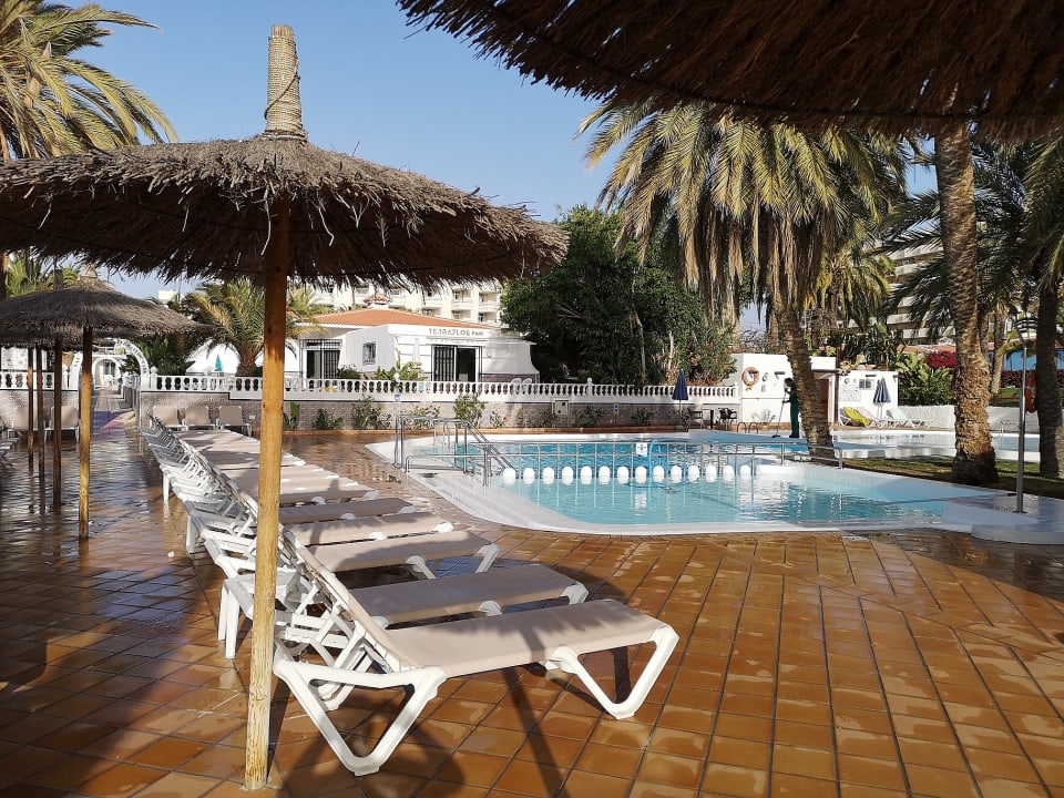 Pool HL Miraflor Suites Hotel