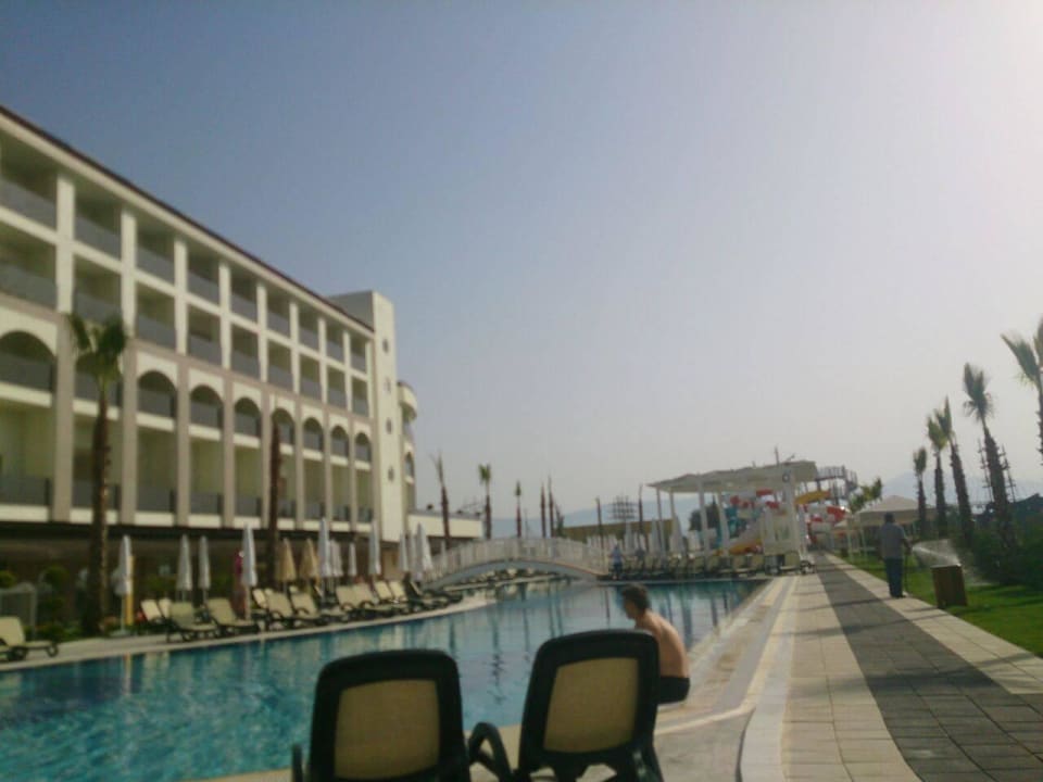 Pool - Drumherum nichts! LRS Port River Hotel & Spa
