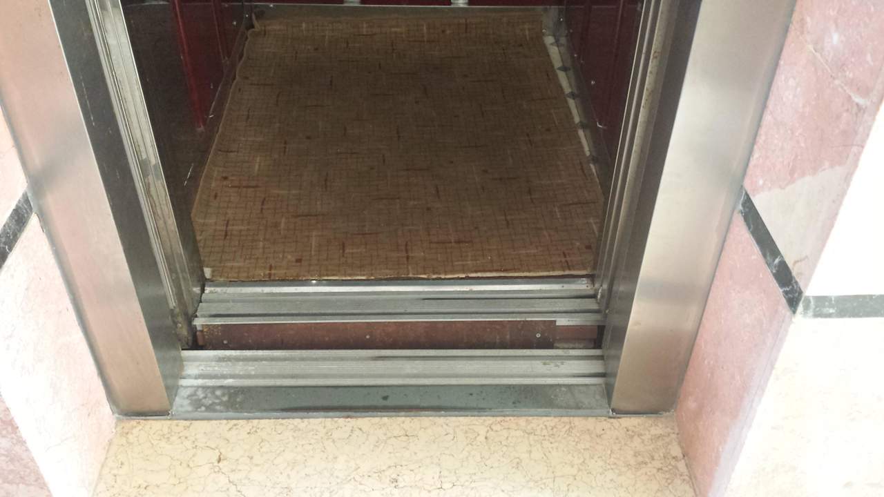 Fahrstuhl mit Absatz Sturz kann sicher  Hotel Ideal Beach