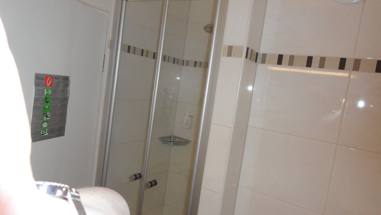 Dusche Hotel Panorama Hamburg-Billstedt