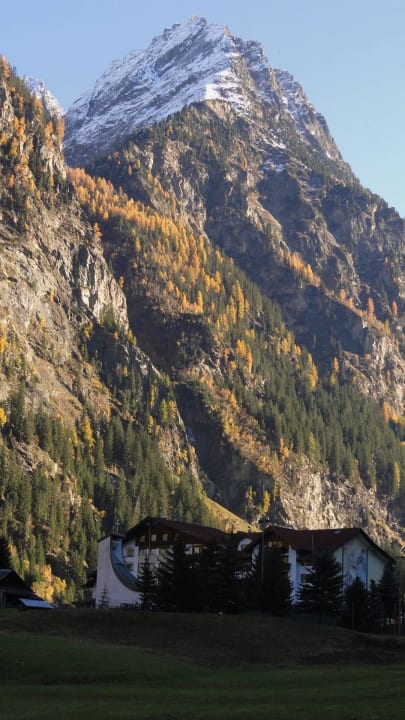 Außenansicht Hotel Weisseespitze
