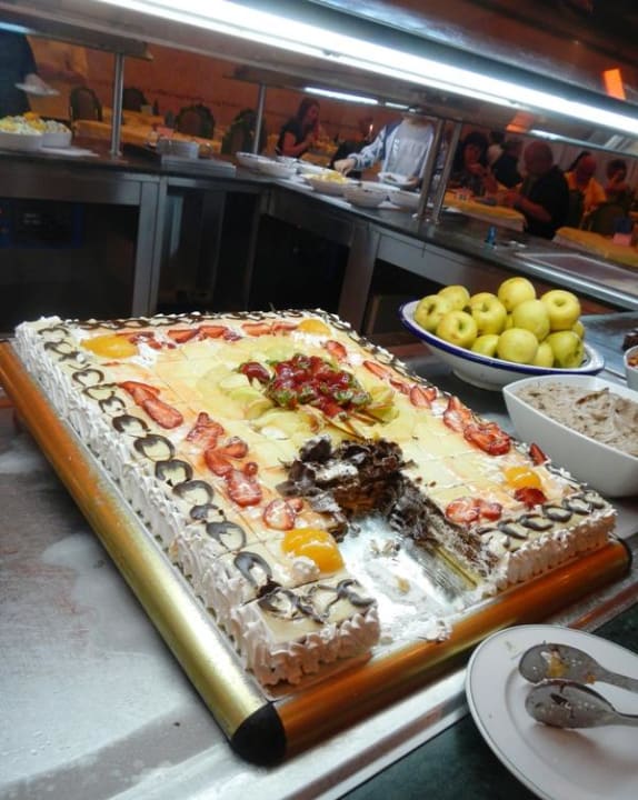Meist gab es nur ein Kuchen, 2 Mousse und Obst Royal Jinene