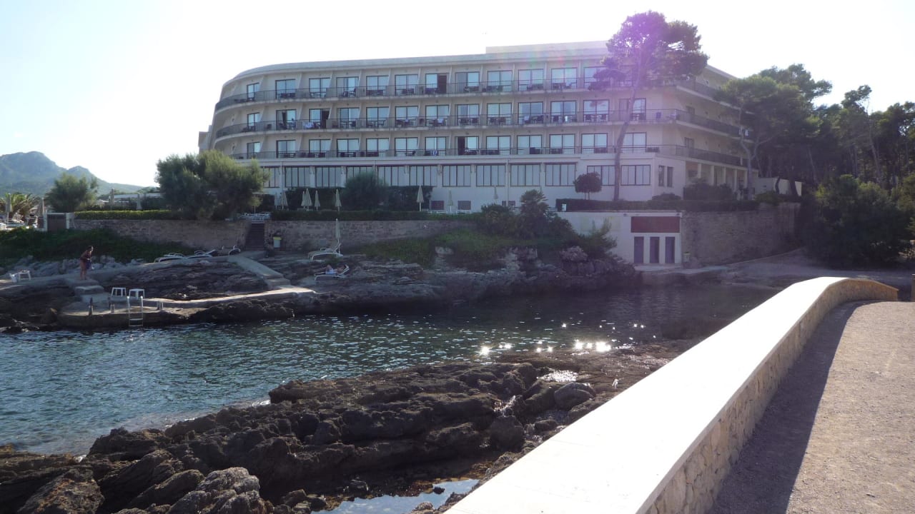 Blick vom Uferweg zum Hotel Grupotel Aguait Resort & Spa - Adults only