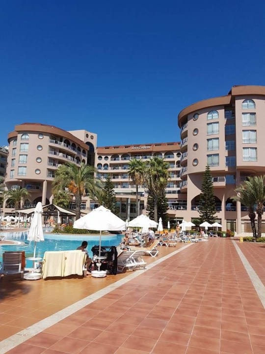 Blick auf das Hotel vom Pool  Arycanda Kirman Premium