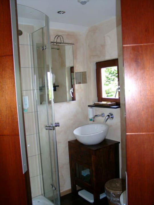 Ansicht kleines Badezimmer BollAnts Spa im Park