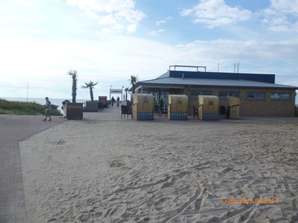Strandbar und Strand ....  Ferienwohnungen Ferienpark Weissenhäuser Strand