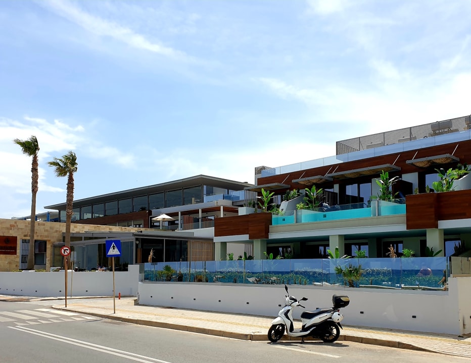 Außenansicht Ikones Seafront Luxury Suites