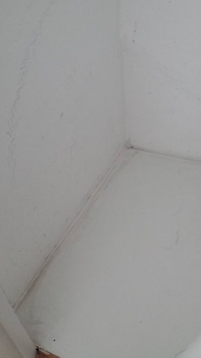 Muffiger Schrank  Sun Club Eldorado