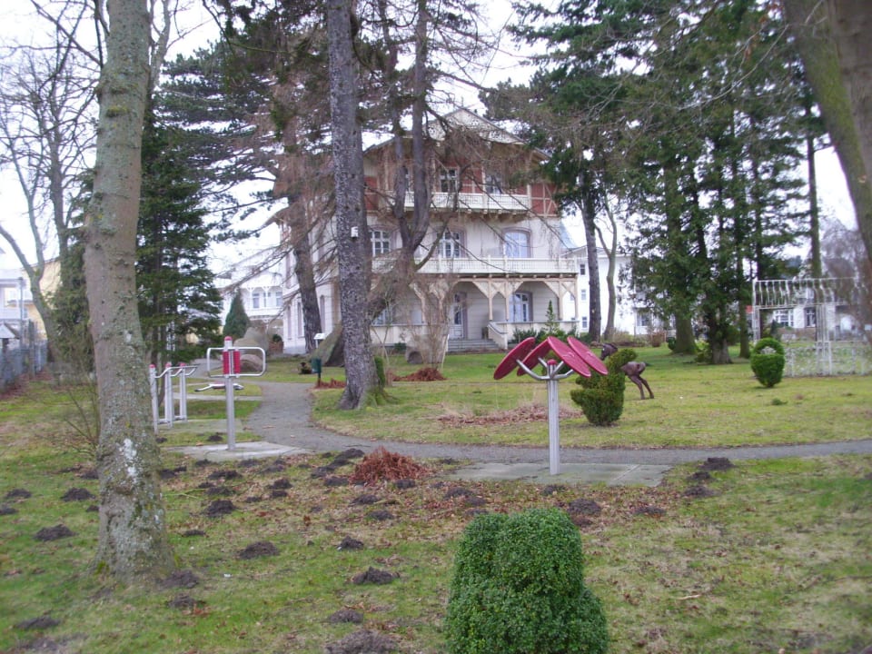 &quot;Die Sportgeräte im Garten&quot; AKZENT Waldhotel Rügen (Göhren