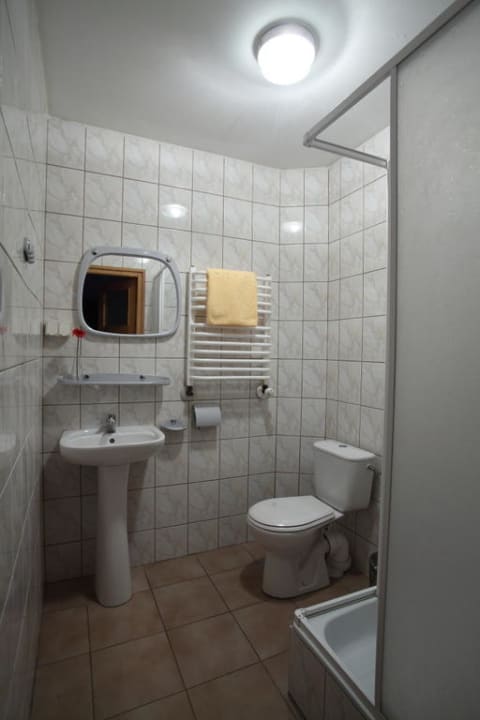 Każdy pokój z łazienką Hotel Trzy Korony