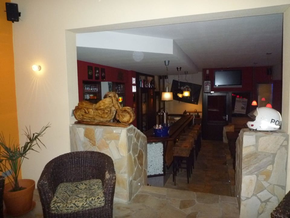 Bar innen Hotel Dein