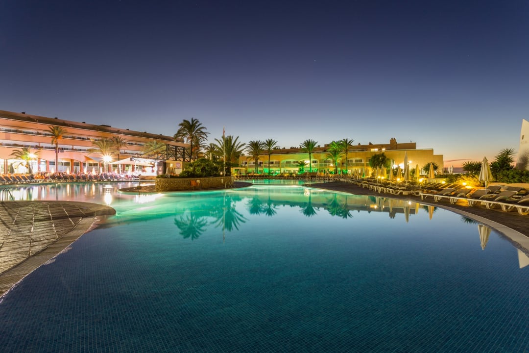 Pool Sirenis Seaview Country Club