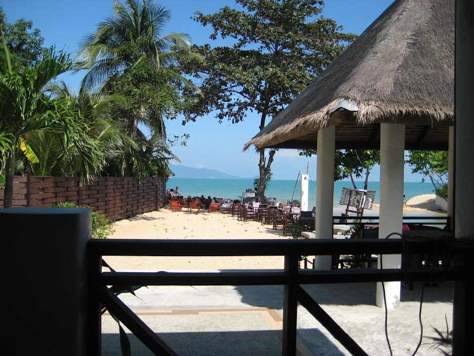 Blick auf den Strand vom Restaurant Hotel Hutcha Resort