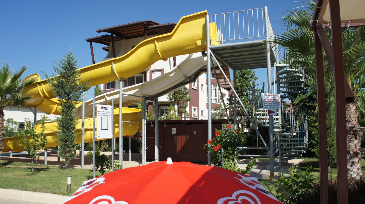 Veraltete Rutschen, wo den Kindern der Po weh tut  Hotel Sidekum
