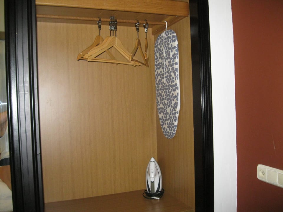 Kleiderschrank Grand Sirenis Punta Cana Resort & Aquagames