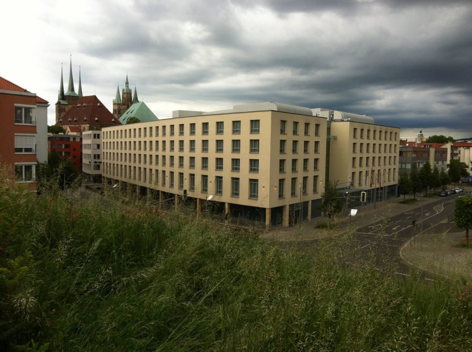 Aussenansicht, Dom im Hintergrund Dorint Hotel am Dom Erfurt