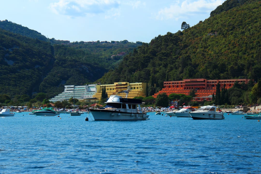 Die drei Hotels vom Meer aus Narcis Hotel