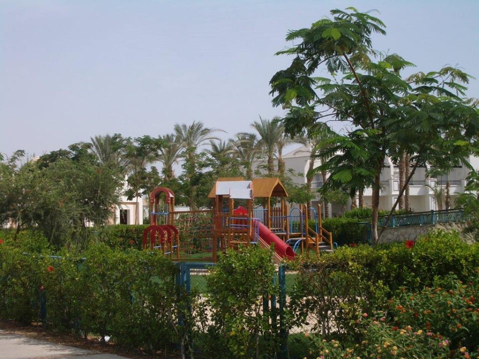 Garten mit Spielplatz Reef Oasis Blue Bay Resort