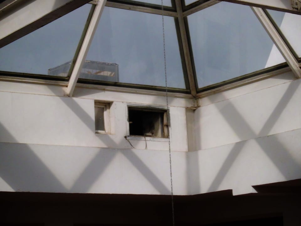 Atrium, defekte Fenster , dadurch zugluft Marhaba Royal Salem